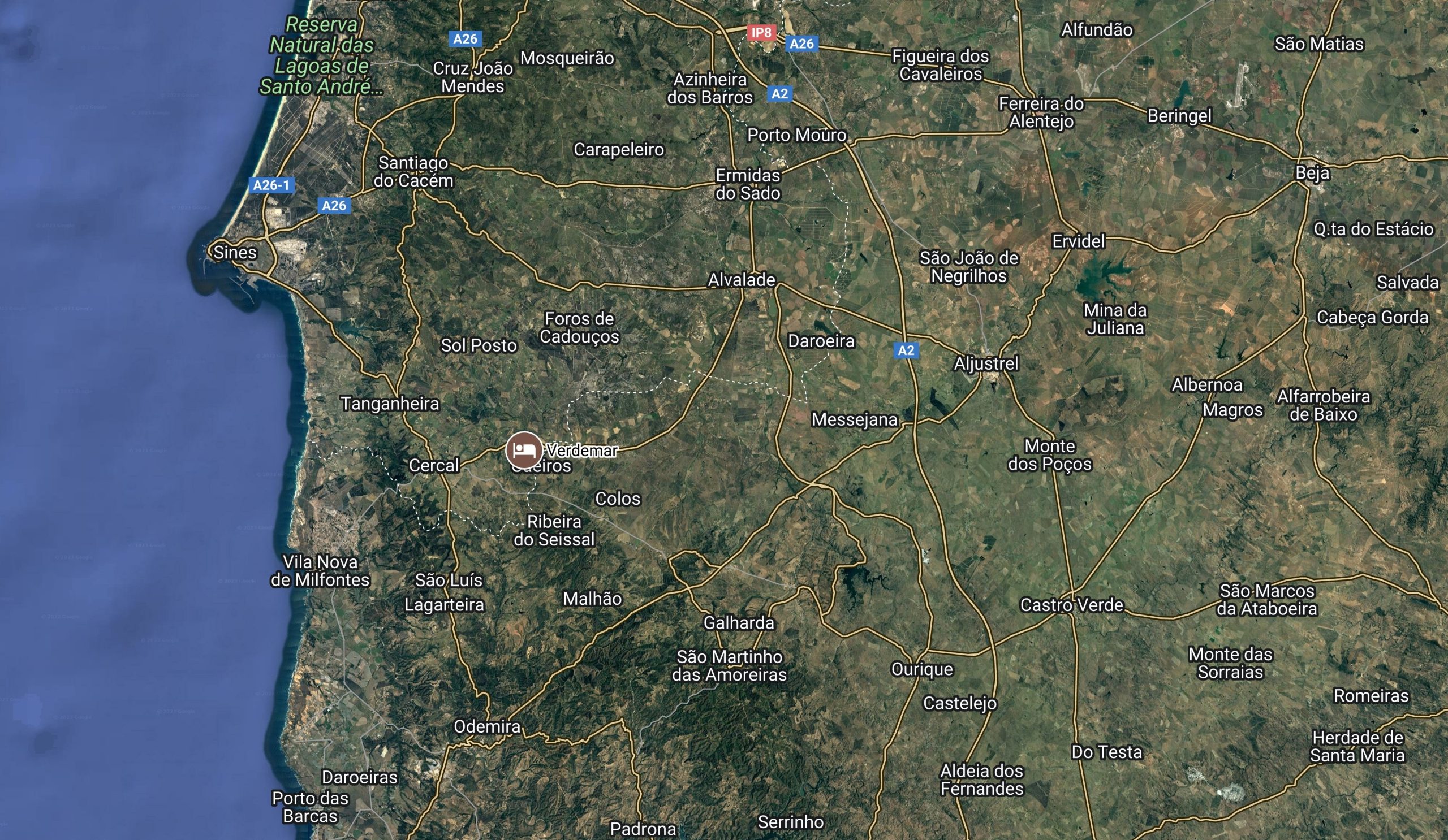 Satellitenkarte der Region Alentejo in Portugal, mit Markierung einer Unterkunft bei Verdemar, Oueiros